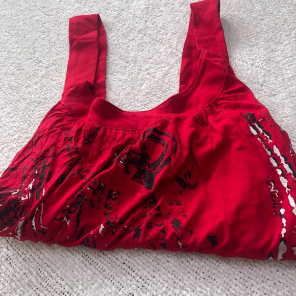 Red size med tank top by Kismet. N Ice summery tank top, nice round neckline - Picture 8 of 8